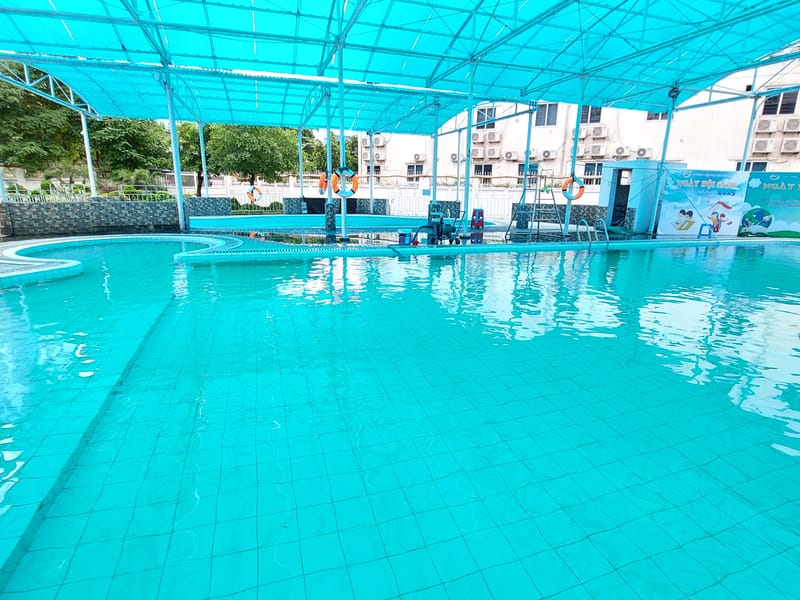 Review bể bơi Newton 234 Hoàng Quốc Việt, phường Nghĩa Đô chi tiết